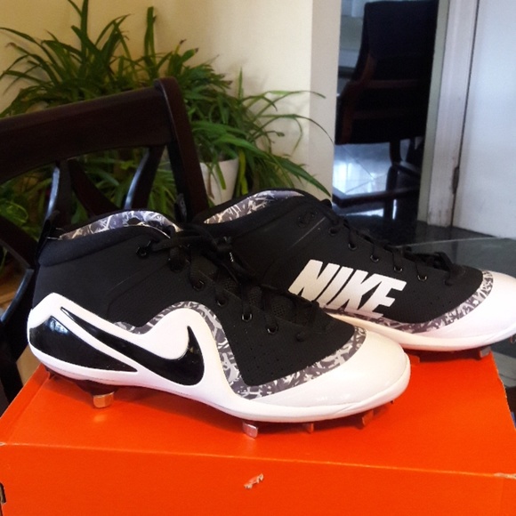 NIKE FORCE ZOOM TROUT 4 - Picture 2 of 8